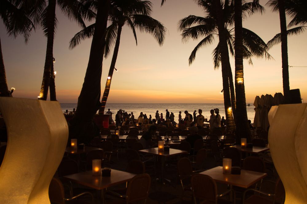 Sina Beach Club Pattaya - Breeze Bed - Upto 2 Pax