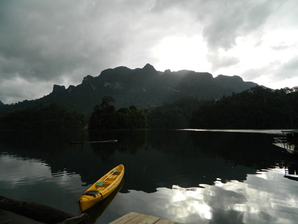 2 Days 1 Night Cheow Lan Lake Explorer – Raft House Air-Con Room