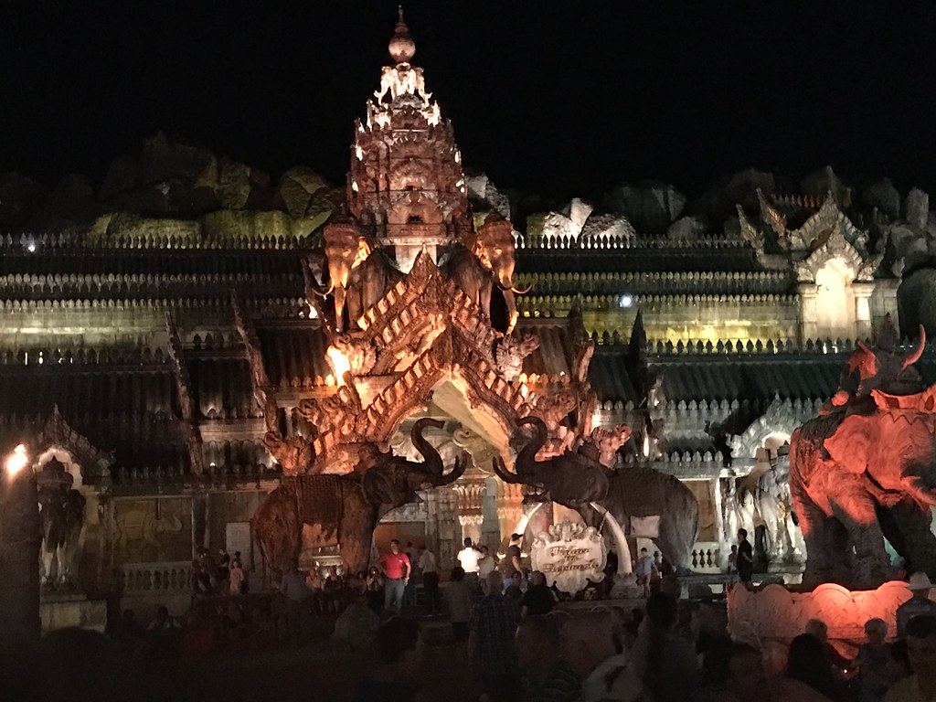 Phuket Fantasea Show - Ticket & Dinner - Golden Seat (Tue / Fri / Sun)