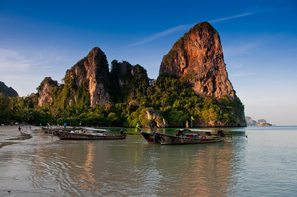 Chong Lard Pier to Railay Pier - Speed Boat + Land Transfer - SIC (09:00/11:00/13:00)